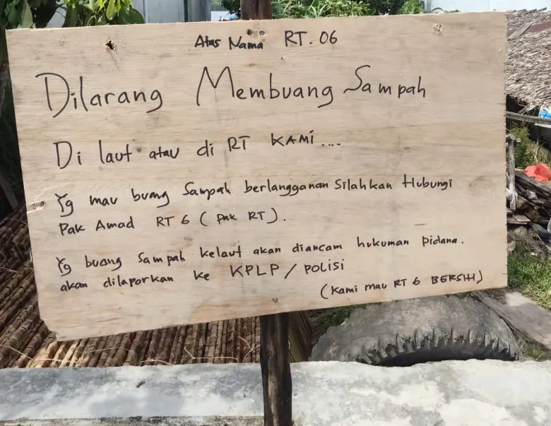 Warga Kumai Buang Sampah ke Sungai Akibat Enggan Bayar Layanan