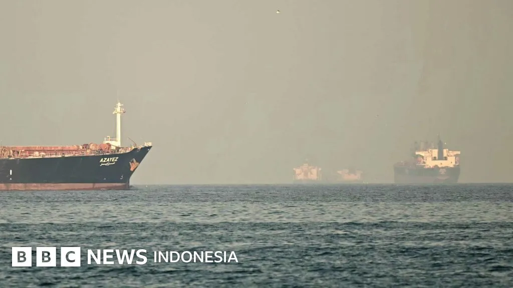 Harga Minyak Dunia Melonjak Akibat Serangan Kapal di Selat Hormuz