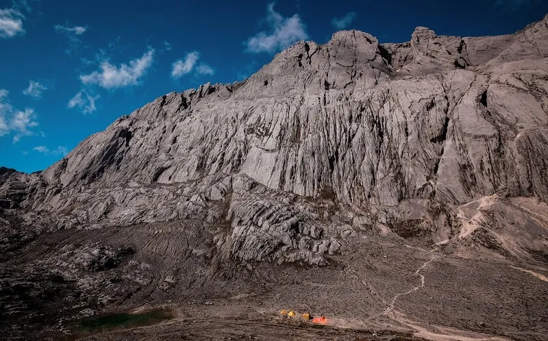 Pendakian Carstensz Pyramid: Tantangan Puncak Tertinggi Australasia