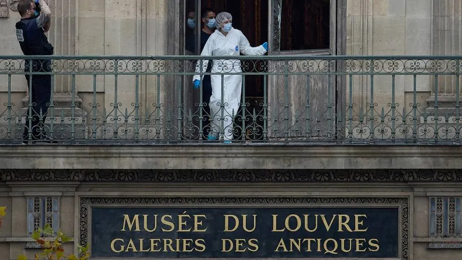 Macron Lantik Kepala Baru Louvre Pasca Perampokan Perhiasan