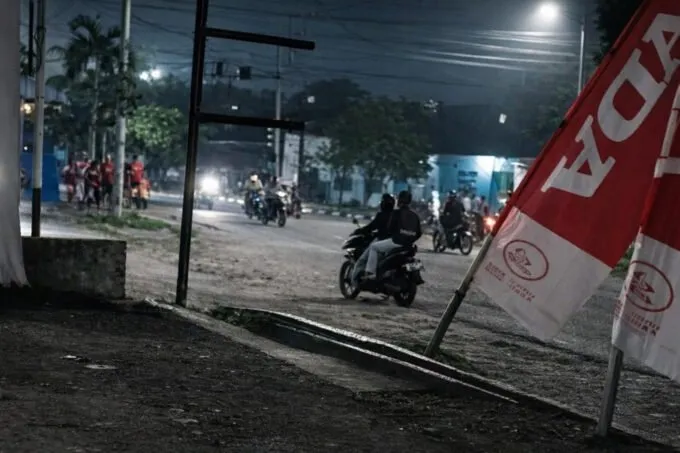 Jalan Depan Masjid Agung Pangkalan Bun Jadi Arena Balap Liar Usai Salat Subuh