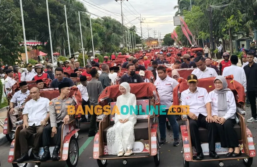 Wali Kota Kediri Serahkan 200 Becak Listrik untuk Pengayuh Ramah Lingkungan