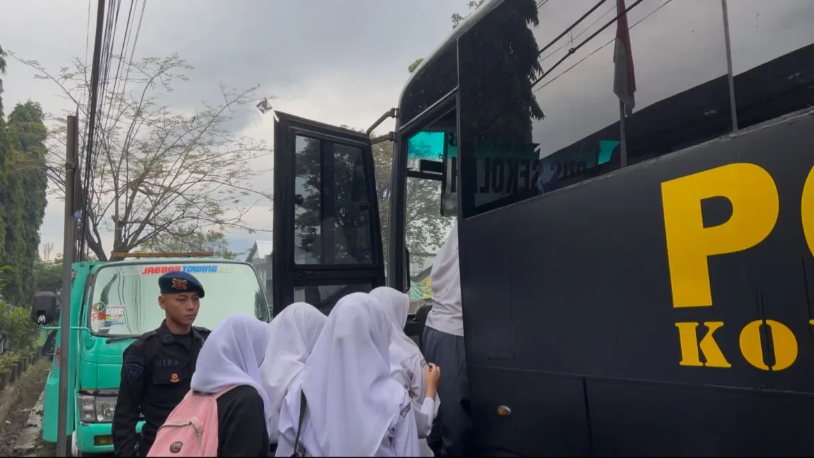 Brimob Garut Sediakan Transportasi Gratis untuk Siswa SMAN 6