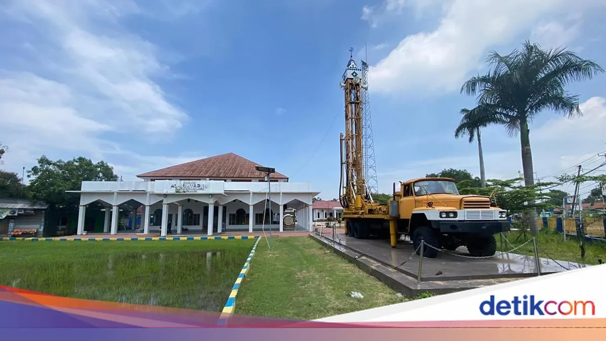 Menara Masjid Al-Muhtadiin di Indramayu Terbuat dari Truk Bor Bekas