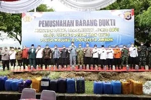 Polda Maluku Musnahkan 5.856 Liter Sopi untuk Cegah Konflik Sosial