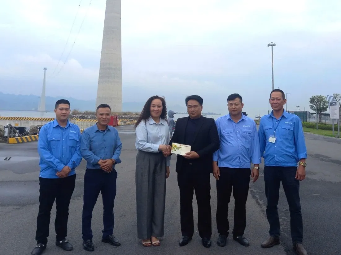 Federasi Buruh Hai Phong Bagikan 200 Paket Hadiah untuk Pekerja Selama Liburan Tet