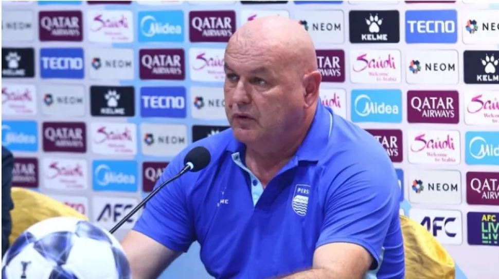 Bojan Hodak Waspadai Perubahan Pertahanan Persebaya di BRI Super League
