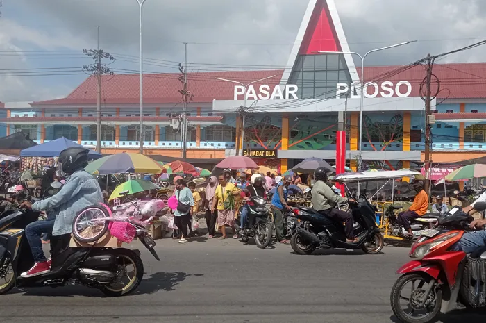 Pedagang Pasar Ploso Abaikan Penertiban di Jombang