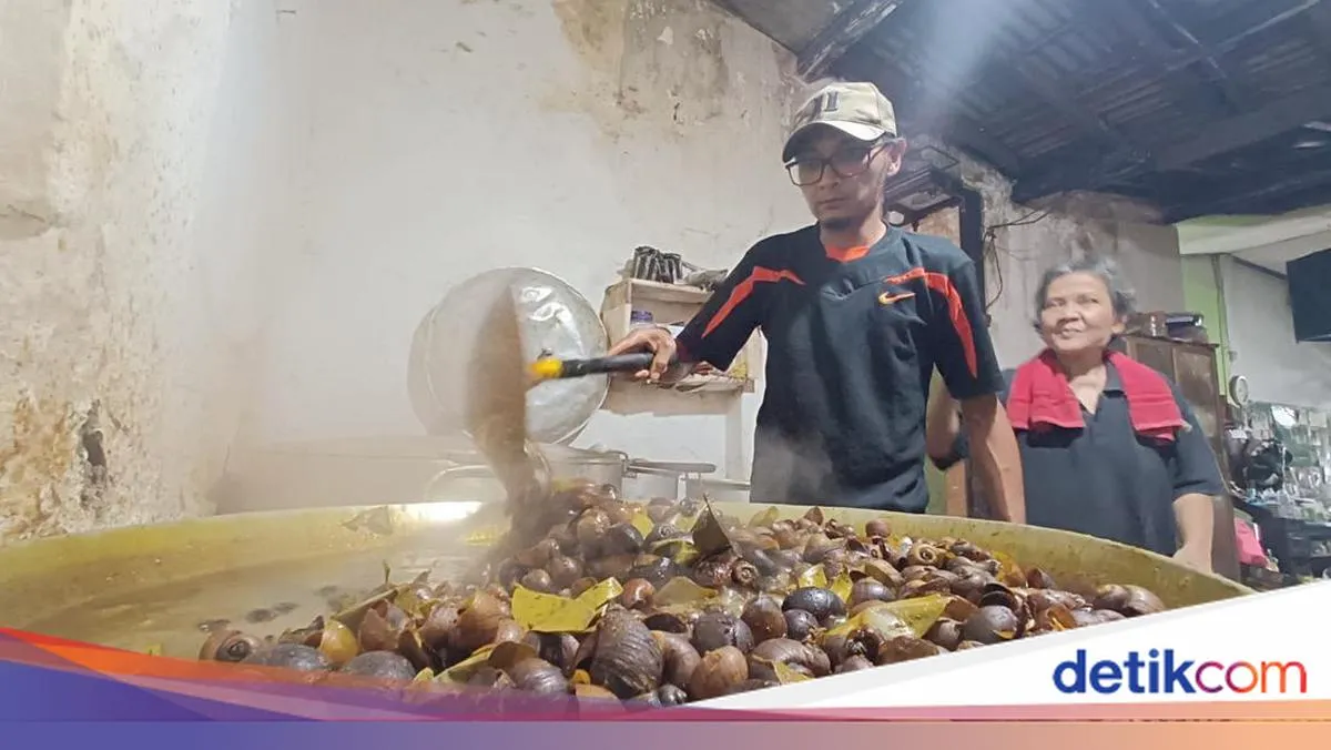 Keong Sawah Olahan Danny Alfry Laris Manis Saat Ramadan