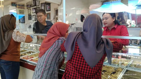 Harga Emas 24 Karat Naik Menjadi Rp 2.760.000/Gram di Bandar Lampung