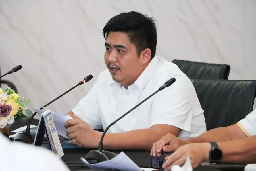 Bupati Bintan Roby Kurniawan Paparkan Strategi Pembangunan dalam Rapat Harmonisasi RTRW Kepri