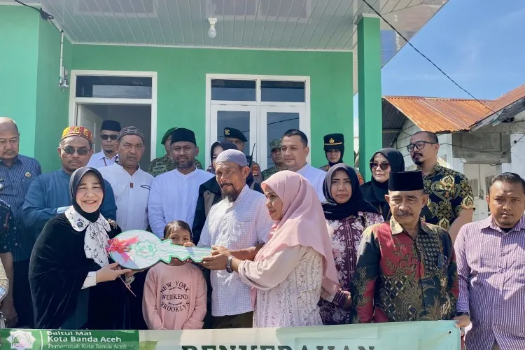 Zulkarnaini Terima Kunci Rumah Layak Berkat Zakat di Banda Aceh