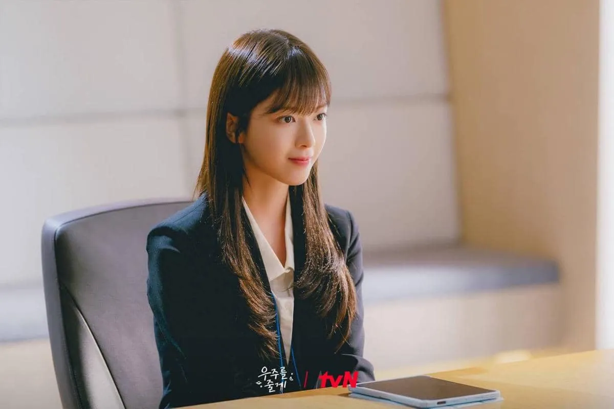 Perjuangan Woo Hyun Jin: Karakter Gen Z yang Workaholic di Our Universe