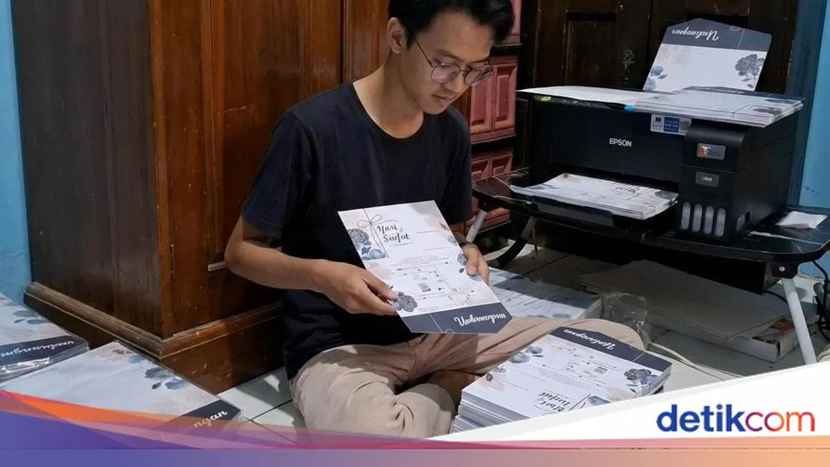 Mahrus: Pemuda Cirebon Rintis Bisnis Undangan Sederhana dan Terjangkau