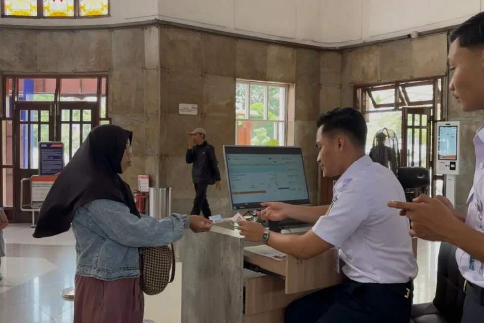 434 Ribu Penumpang Amankan Tiket KA Jelang Lebaran di Semarang