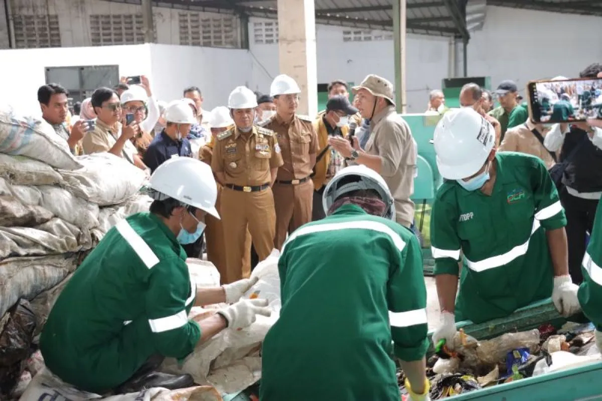 Menteri LH Serukan Pengurangan Sampah Mulai dari Rumah pada HPSN 2026