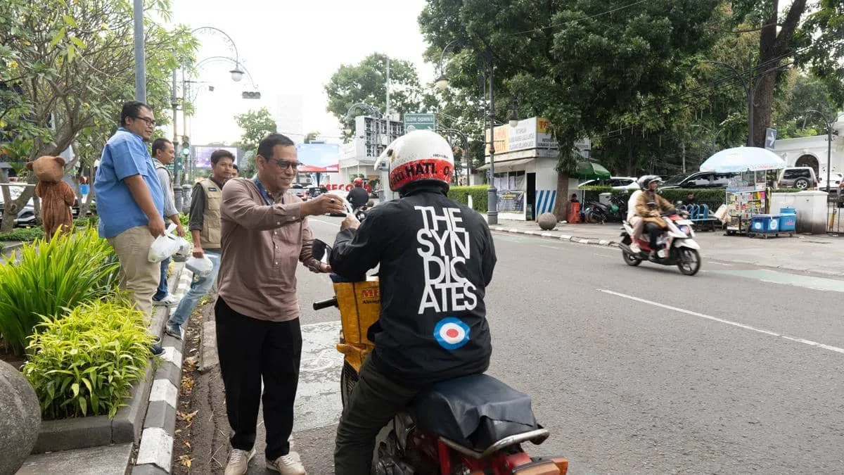 PT Pos Properti Indonesia Bagikan 600 Takjil untuk Sambut Ramadan
