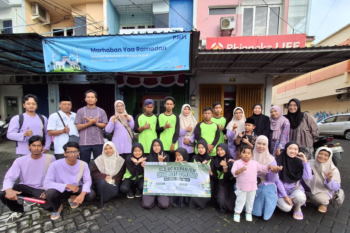 SLB B-C Kepanjen Ajak Siswa Disabilitas Berbagi Takjil di Bulan Ramadan