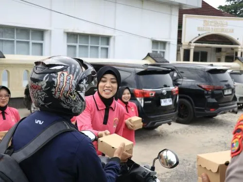 Bhayangkari Tulang Bawang Sebar Cinta dan Kepedulian di Bulan Ramadhan