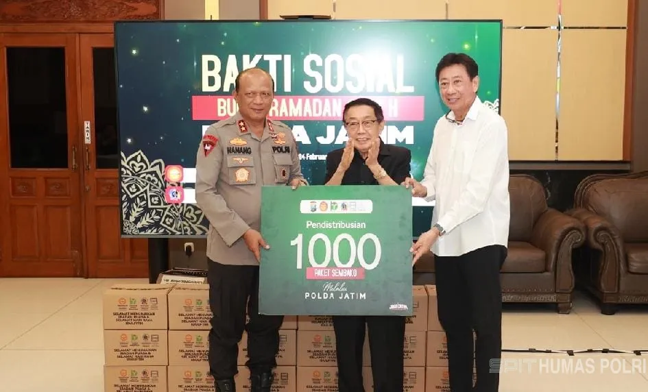 Polda Jatim Terima 1.000 Paket Sembako dari Yayasan Bakti Persatuan