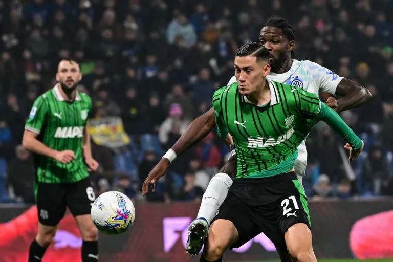 Jay Idzes Bawa Sassuolo Kalahkan Tim Asuhan Maurizio Sarri