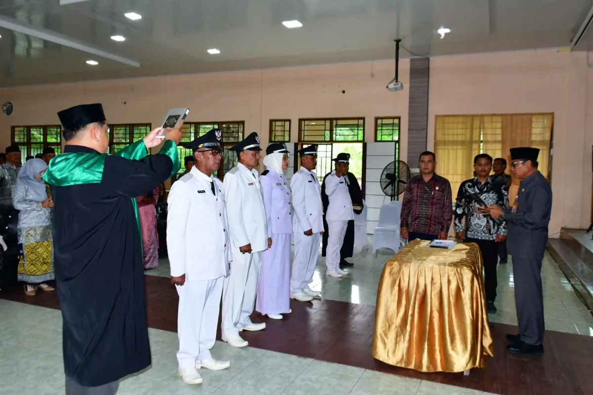 Camat Siak Kecil Lantik Lima Penjabat Kepala Desa untuk Stabilitas Pemerintahan