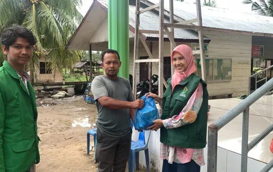 Mahasiswa Unimal Salurkan Sembako kepada Masyarakat Bireuen