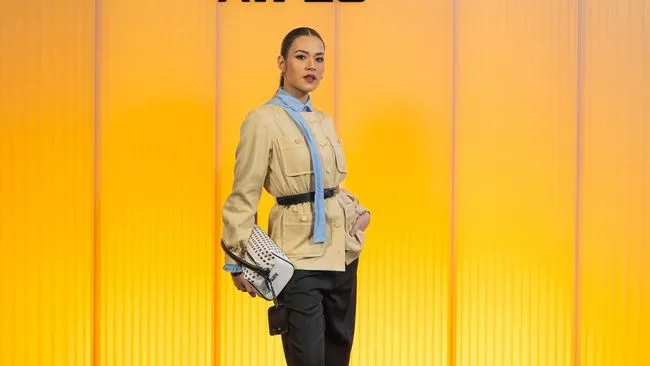 Gaya Modis Raisa di Milan Fashion Week Bersama Onitsuka Tiger