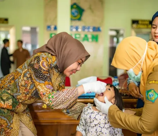 Istri Wakil Bupati Sidoarjo Awasi Pelaksanaan Pekan Imunisasi Nasional Polio