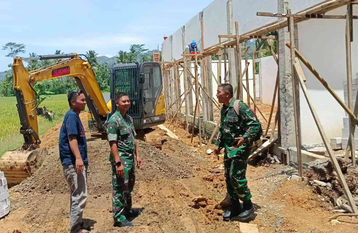 Dandim Trenggalek Tinjau Pembangunan Koperasi Desa untuk Dukung Ekonomi Lokal