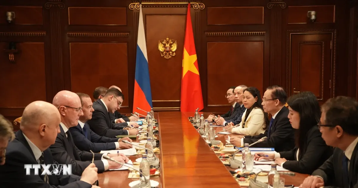 Pertemuan Utusan Khusus Sekjen To Lam dengan Pemimpin Partai Rusia