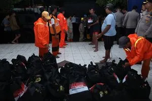 Kapolda dan Pangdam Jaya Tinjau Pengungsian Korban Banjir di Jakarta Utara