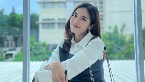 Lindi Fitriyana: Perjalanan Karier dan Kisah Cinta Seorang Multitalenta