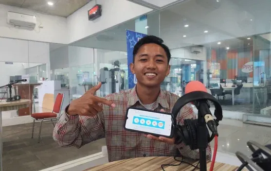 Kifli Maulana: Mahasiswa Politeknik yang Sukses Jalani Usaha Cuci Sepatu