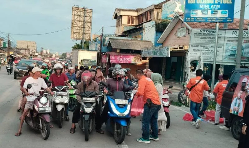 Merayakan Milad Ke-1, Gerakan Rakyat Serang Bagikan Nasi Kotak di Ramadhan