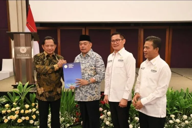 Apkasi Serahkan 20 Rekomendasi Strategis untuk Kesejahteraan Daerah ke Mendagri