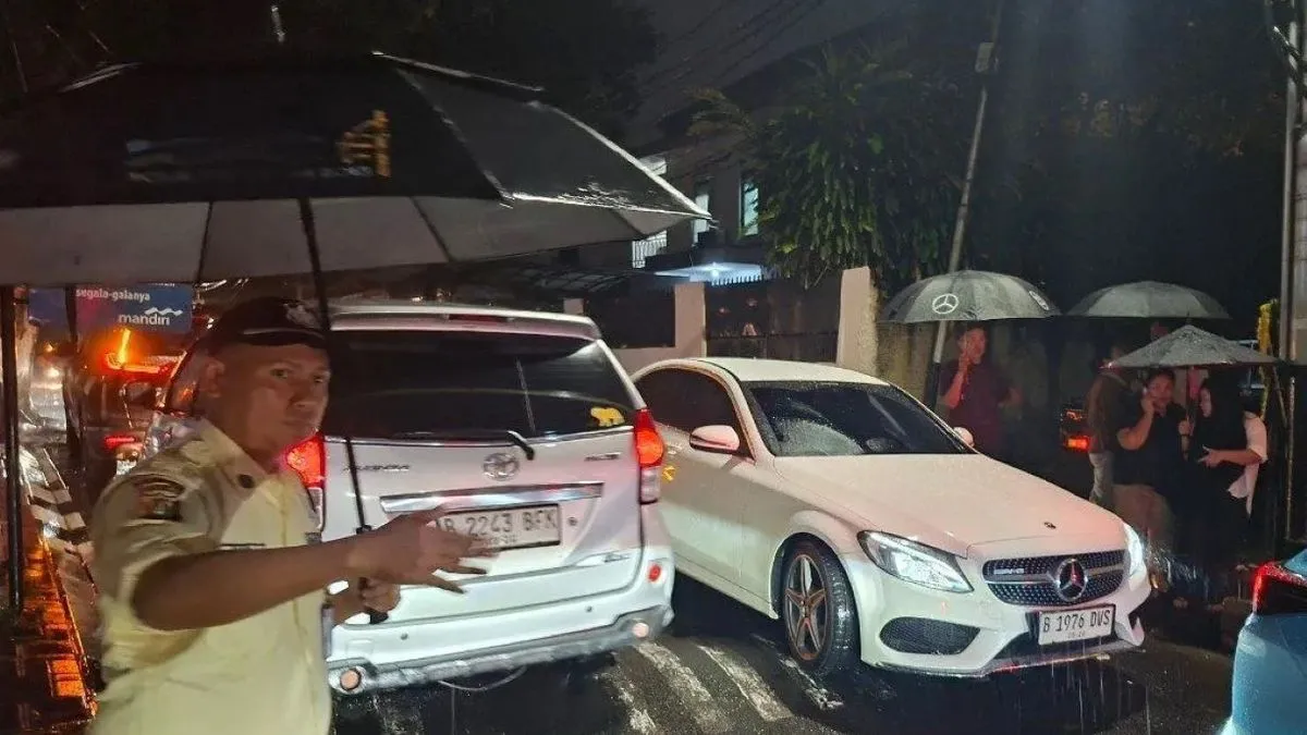 Duka Mendalam, Sejumlah Selebritas Hadiri Rumah Duka Vidi Aldiano
