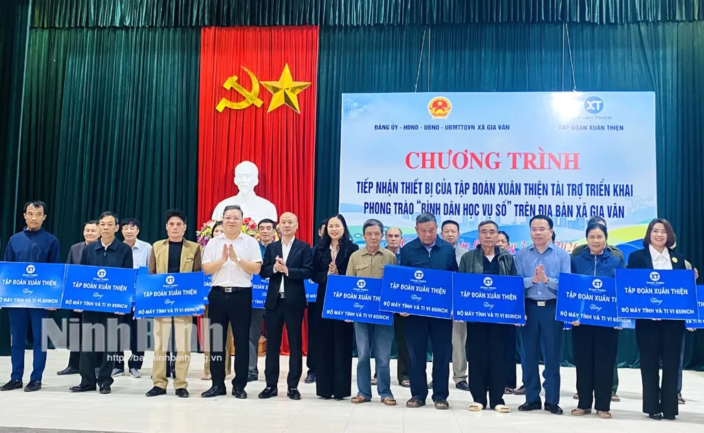 Xuan Thien Group Dukung Gerakan Literasi Digital di Gia Van