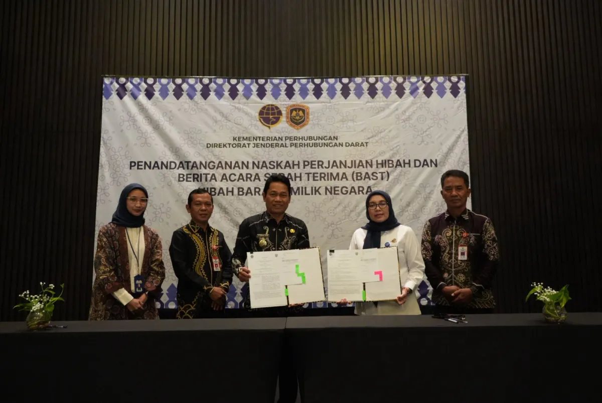 Pemkab Balangan Terima Hibah Bus Sekolah untuk Tingkatkan Pelayanan Pendidikan