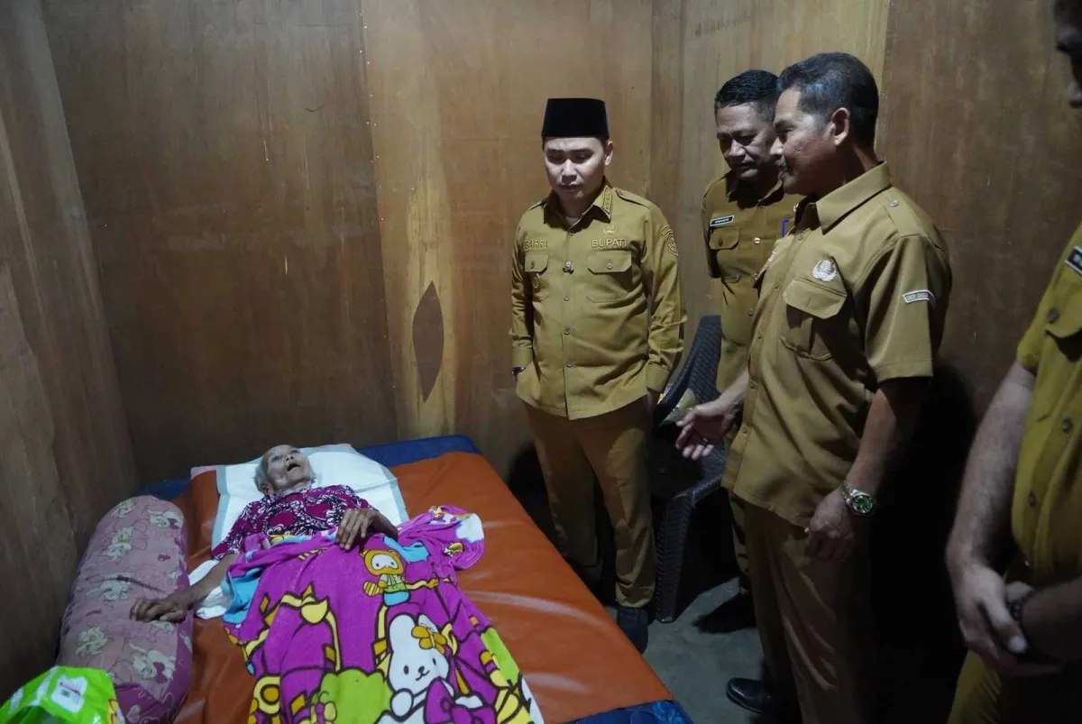 Pemkab Mojokerto Tindak Lanjuti Kondisi Lansia Lumpuh yang Hidup Sendirian