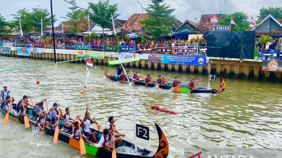 Pemkab Batang Dorong Lomba Dayung Klidang Lor Menjadi Agenda Nasional untuk Pelestarian Budaya