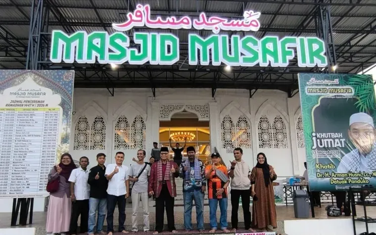 Satu Meja, Satu Rasa: Irfendi Arbi Kembali ke Tengah Keluarga Pers
