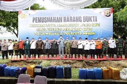 Polda Maluku Musnahkan 5.856 Liter Sopi untuk Cegah Konflik Sosial