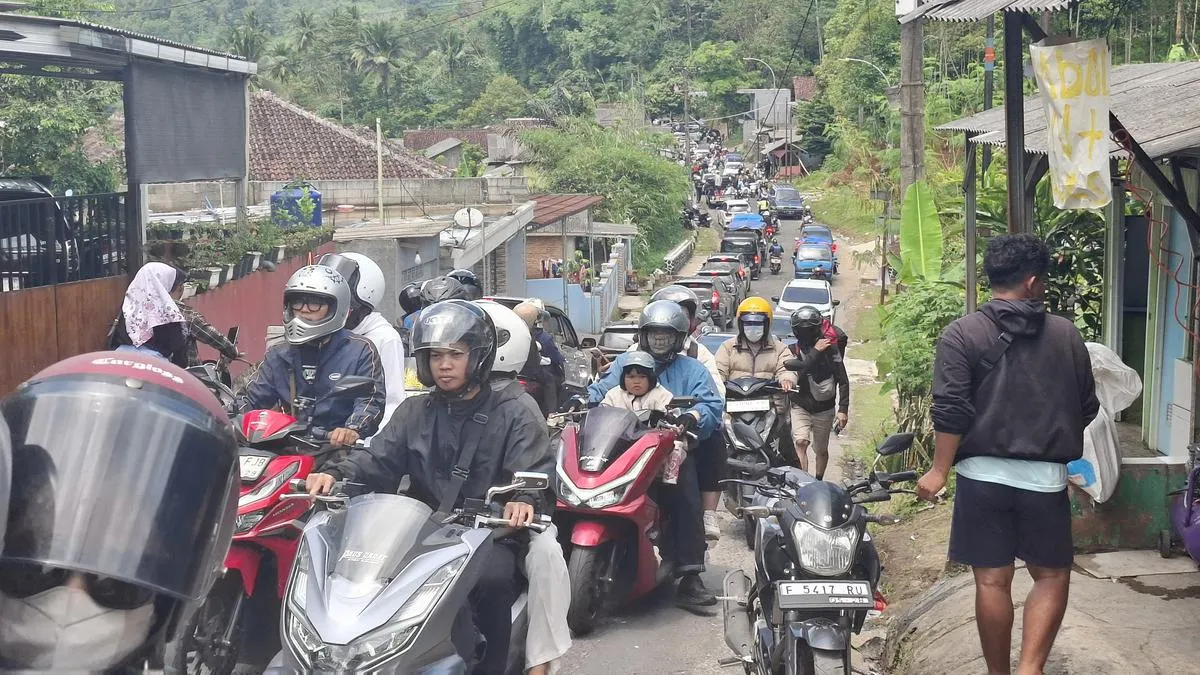 Kemacetan Parah di Jalur Bocimi, Pengendara Terjebak Hingga 5 Jam