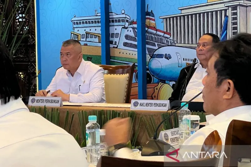 Menhub Luncurkan Posko Pengawasan Angkutan Lebaran 2026