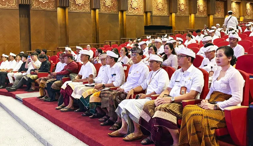 Pemkot Denpasar Sosialisasikan Perda SJUT-IPT untuk Penataan Kabel Telekomunikasi