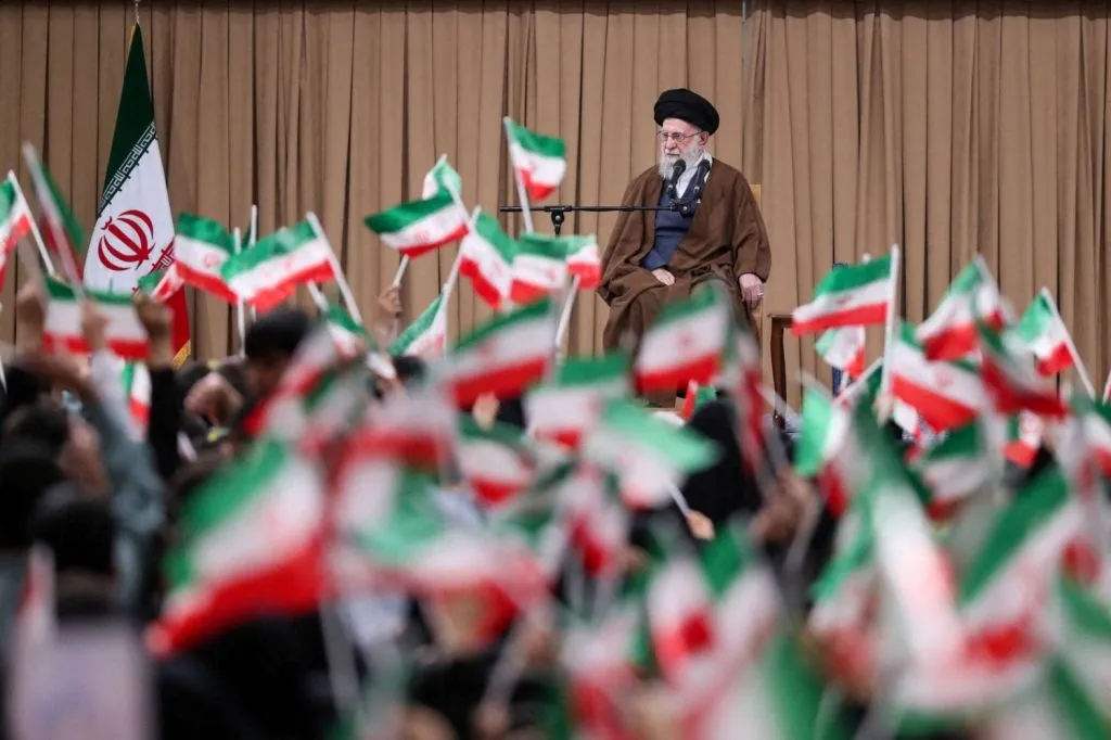 Struktur Pemerintahan Republik Islam Iran: Memahami Kekuasaan dan Organisasi