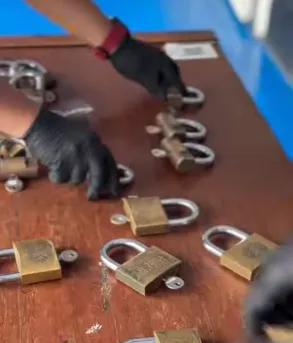 Rutan Bandung Rutin Lakukan Perawatan dan Rolling Gembok untuk Keamanan