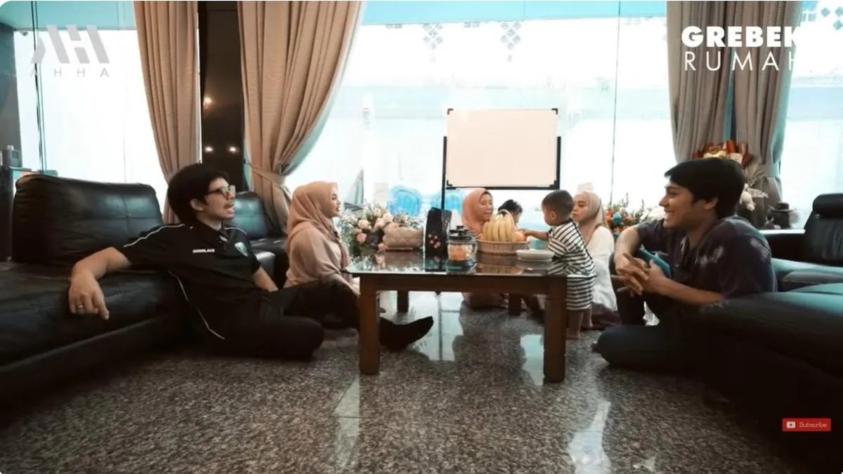 Ruang Tamu Mewah dan Hangat di Rumah Lesti Kejora