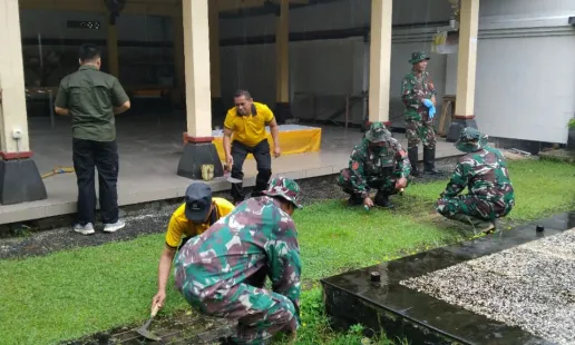 Kapolsek Sewon Dukung Kerja Bakti Lintas Sektoral di Kampung Kerukunan